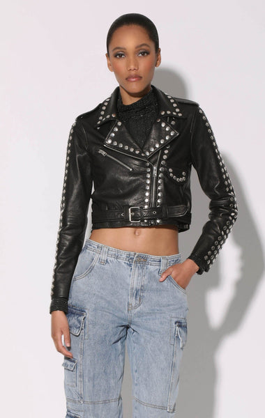 WB30678_BLACK_HOLIDAY2024_01_b