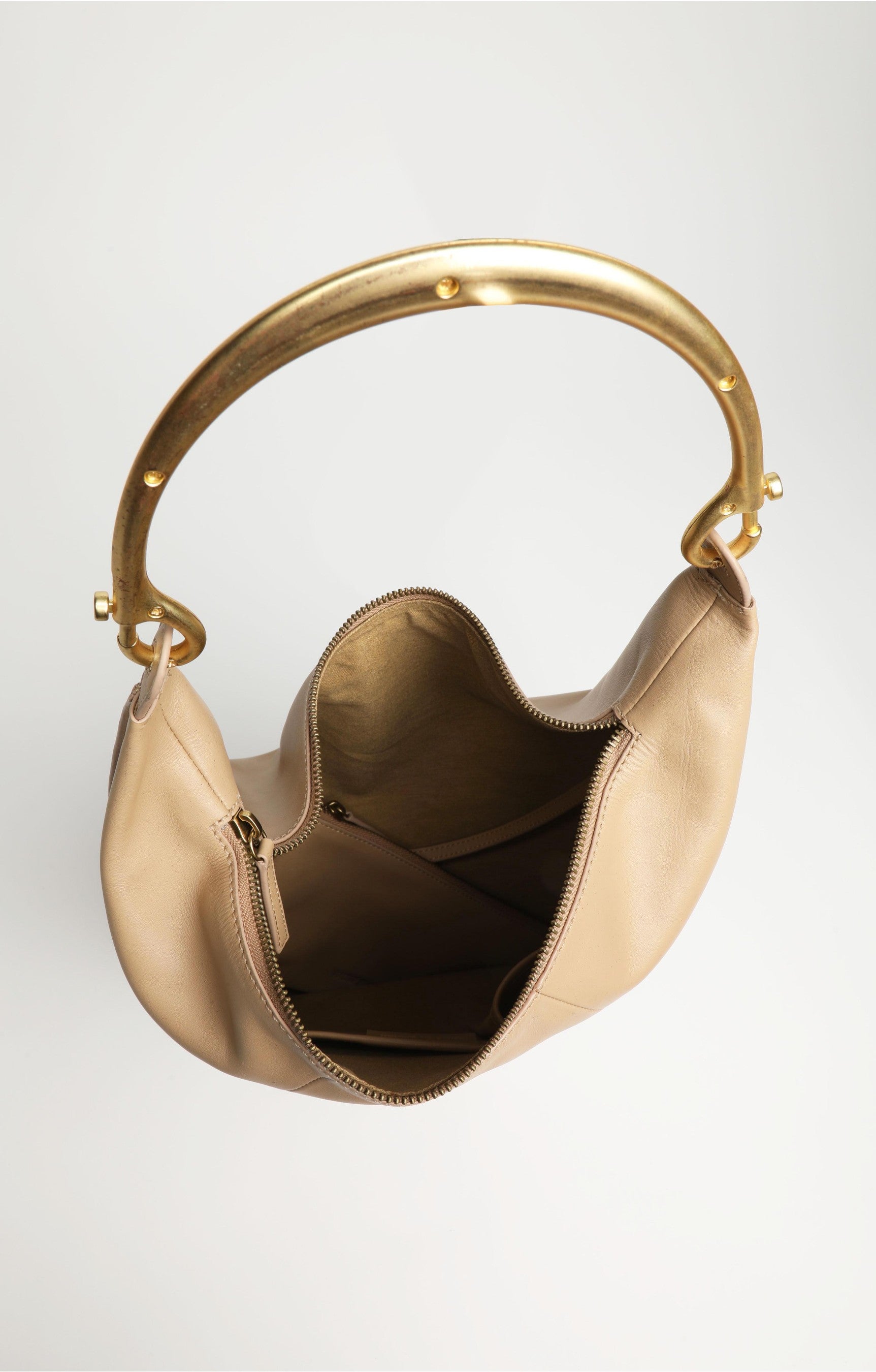 Luna Hobo, Latte