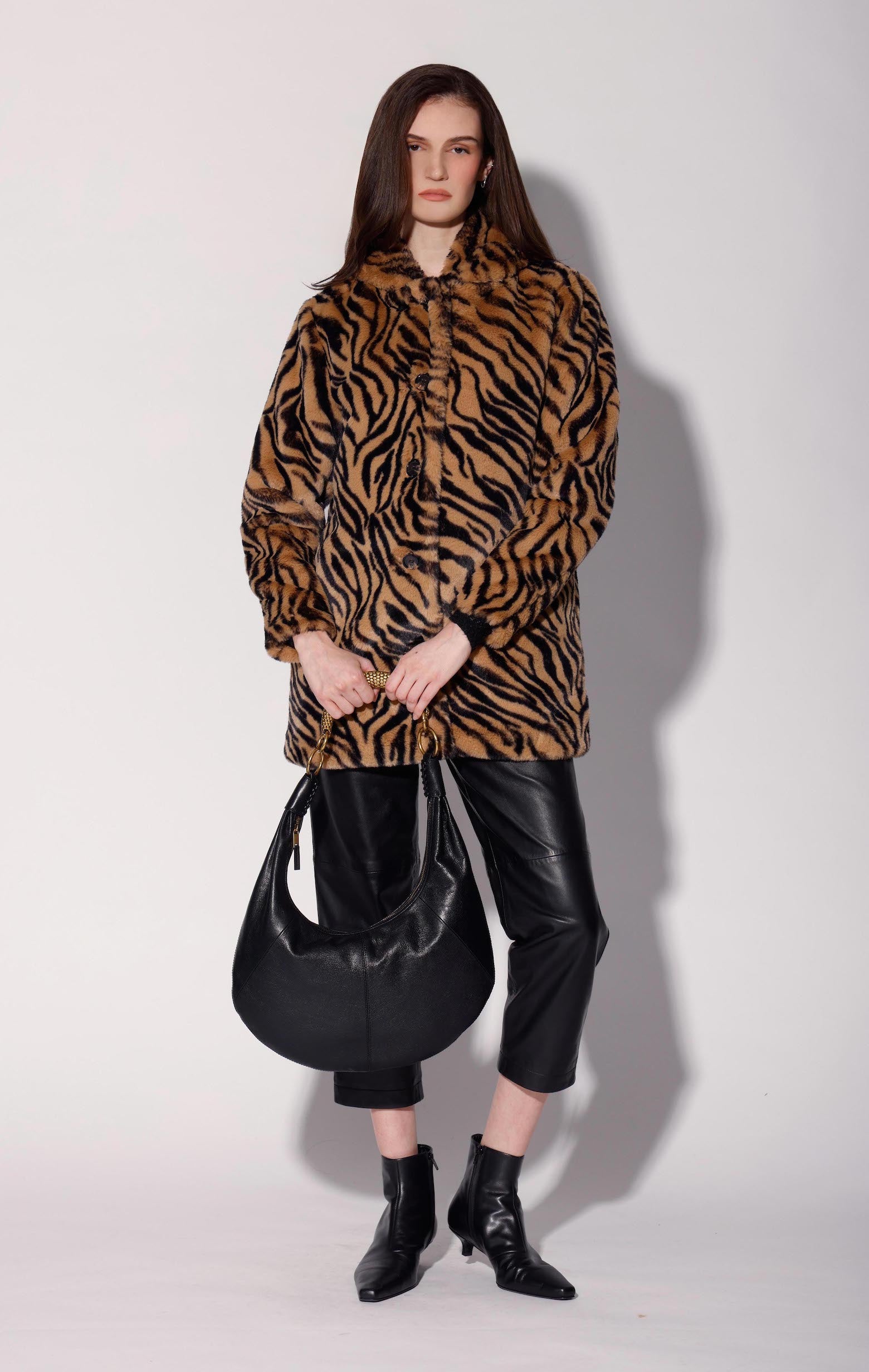 Jane Hobo, Black