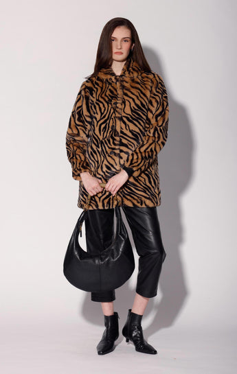 Jane Hobo, Black